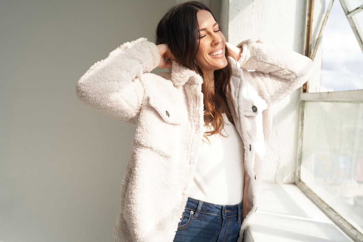 カーラ　CARLA fluffy jacket カーラ CARLA fluffy jacket - メルカリ