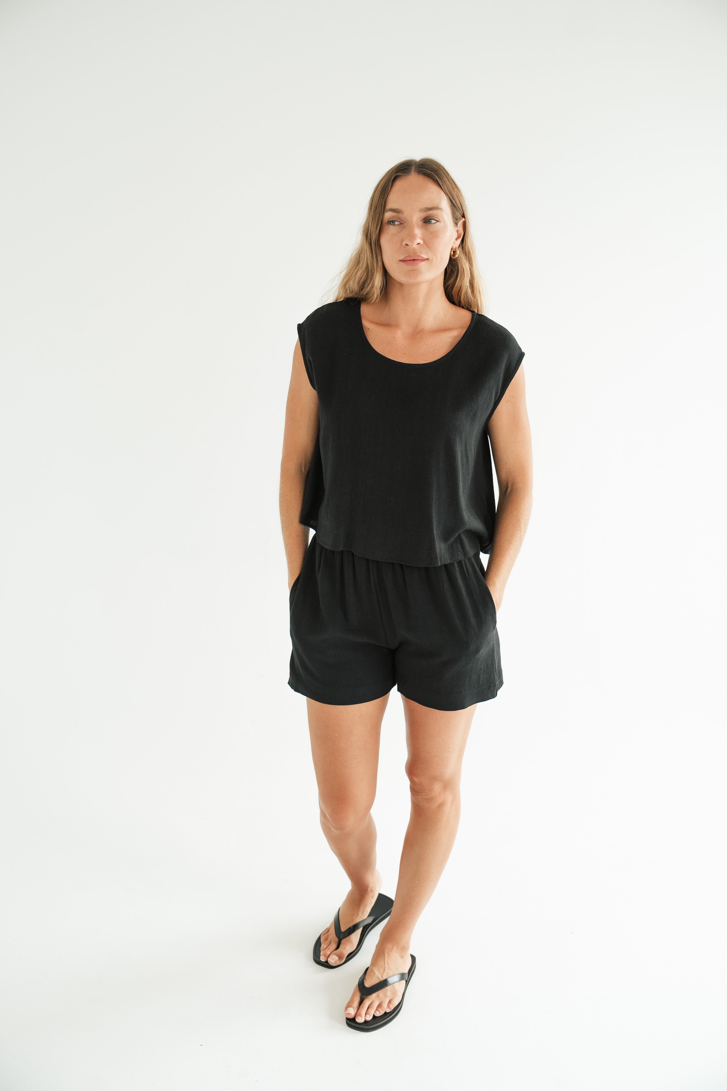 その他 LEEGET CHARLESTON Layne Linen Shorts– CARLY JEAN LOS ANGELES