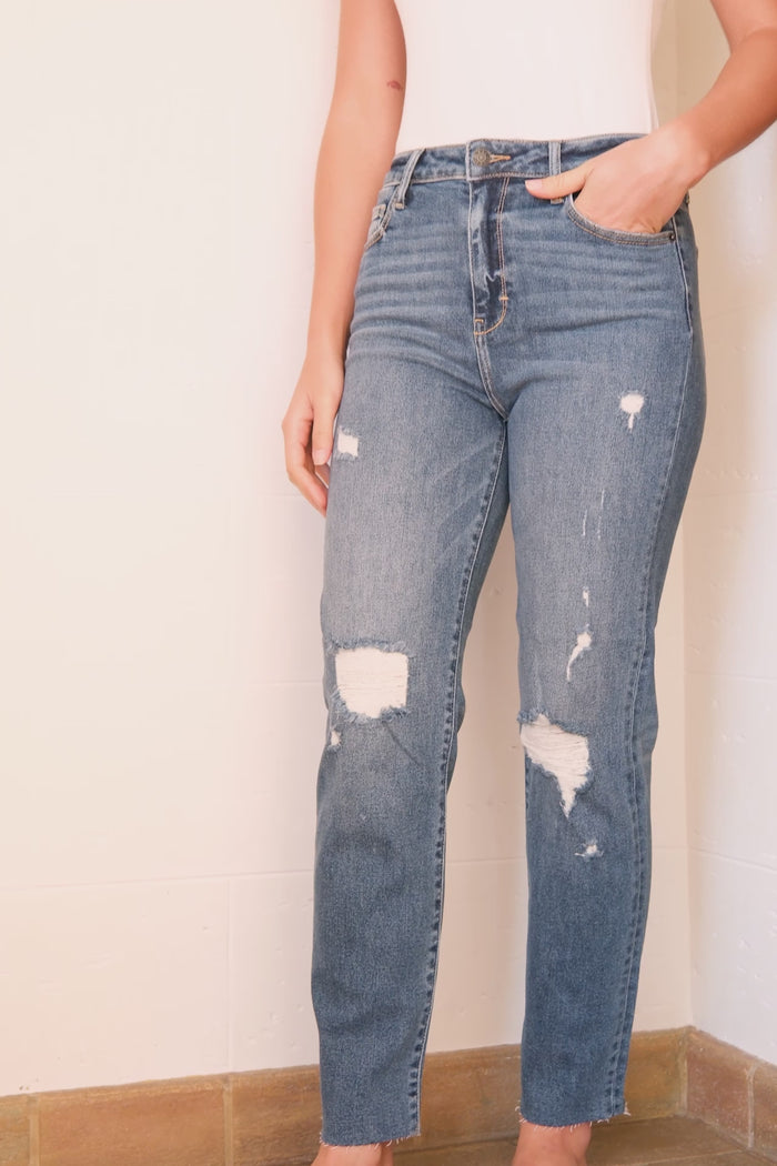 Chrissy Distressed Straight Leg Jeans– CARLY JEAN LOS ANGELES